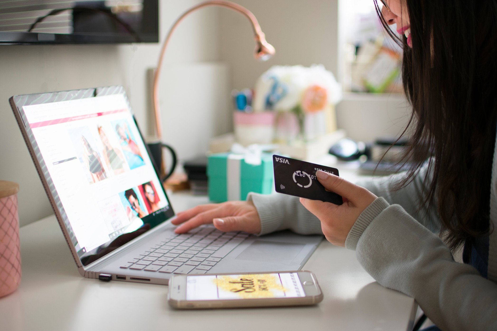 Beste Kreditkarte - Online shoppen Bild: @sijiaw via Twenty20